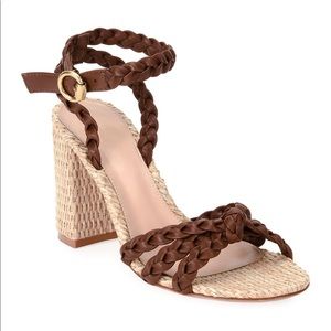 Like new 100% authentic Gianvito Rossi Woven Leather And Raffia Sandals sz 39,5